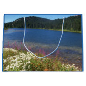 ワイルドフラワーのある風光明媚な湖 ラージペーパーバッグ (正面)