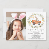 ワイルドフラワーのうさぎのイースターバースデー写真 招待状 (正面)