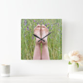 ワイルドフラワーの汚い裸の足 スクエア壁時計 (ホーム)