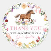 ワイルドフラワーの田舎風な馬の女の子の誕生日 ラウンドシール (正面)