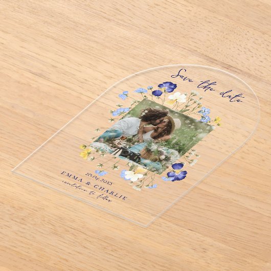 ワイルドフラワーエレガントズ写真結婚式の日付を保存 アクリル招待状 (レイダウン)