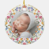 ワイルドフラワーカラフルベビーの最初のクリスマス セラミックオーナメント (裏面)