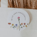 ワイルドフラワーカラフルワイルドアンドオンダーフル誕生日 缶バッジ<br><div class="desc">このカラフルワイルドフラワーの野生とonederfulバースデーボタンはあなたのに最適でお洒落す、ボー虹の夏のお祝い。鮮やかで魅力的なピンク、イエロー、オレンジ、金ゴールド色の花模様与えは、この製品はミニマリストのエレガント、ヴィンテージヒッピー春園の製品である。デザインモダンはアート繊細で、クラシックの草地を水の色で自然描いている。このデザインはあなたは見ても救済秋や春や夏の誕生日向けに完成する。製品の感じデザインに関しては、お気軽にお問い合わせ下さい。喜んで救済い!</div>