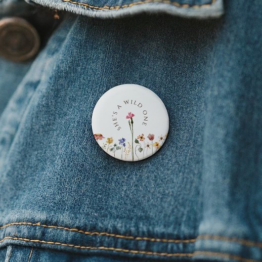 ワイルドフラワーカラフル彼女はワイルドワン誕生日 缶バッジ