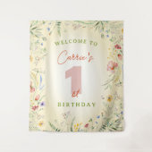 ワイルドフラワーガールの最初の誕生日パーティーへようこそ タペストリー (正面)