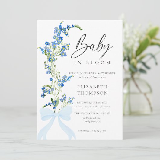 ワイルドフラワーソフト開花ブルーボウエレガントベビーシャワー 招待状 (スタンド正面)