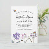 ワイルドフラワーバイオレットピンクのミツバチの贅沢な誕生日 招待状 (スタンド正面)