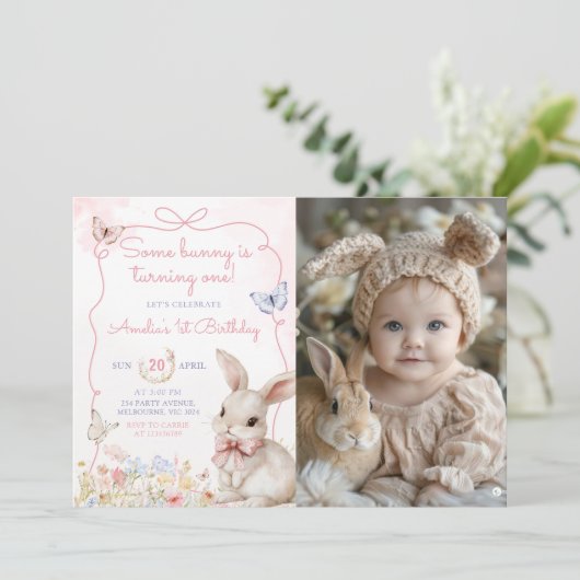 ワイルドフラワーバニーピンクガール誕生日写真 招待状 (スタンド正面)