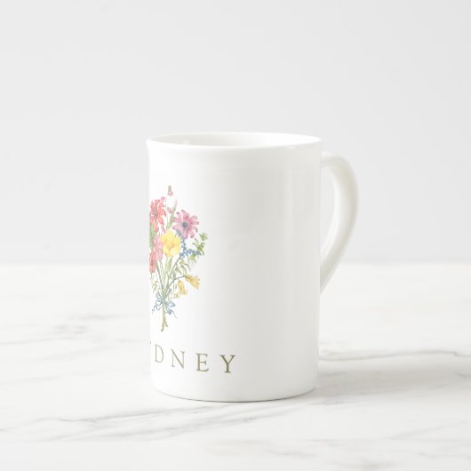 ワイルドフラワーパーソナライズされたの名前 ボーンチャイナマグカップ (正面右)