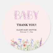 ワイルドフラワーパープルフローラベビーモノグラムベビーシャワー ラウンドシール (正面)