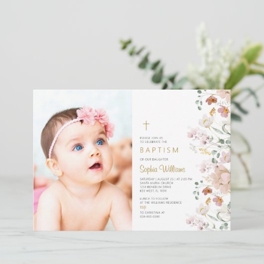 ワイルドフラワーフォトガールバプテスマ |ピンクと赤の花 招待状 (スタンド正面)