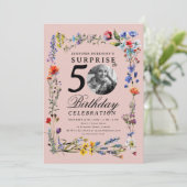 ワイルドフラワーフォトサプライズ50誕生日赤面 招待状 (スタンド正面)