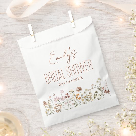 ワイルドフラワーボホブライダルシャワーイン開花ガーデン フェイバーバッグ (クリップ留めされた状態)