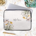 ワイルドフラワーモノグラムのかわいらしブーケ ラップトップスリーブ<br><div class="desc">保護Wildflower Bouquetのラップトップスリーブを使用しモノグラムのてかわいらし、スタイルでノートPC。今すぐカスタマイズして自分のものにする！</div>
