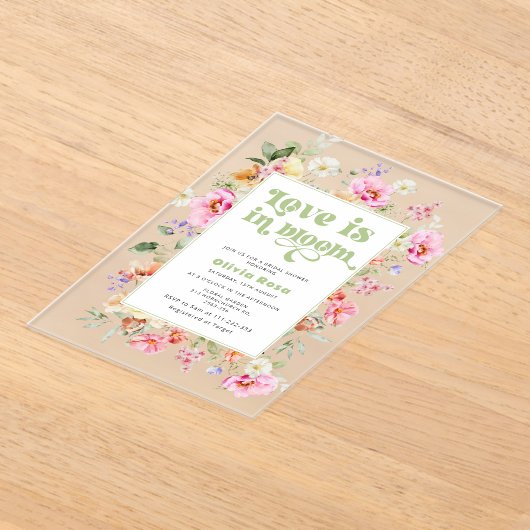 ワイルドフラワーラブイン開花ガーデンブライダルシャワー アクリル招待状 (レイダウン)