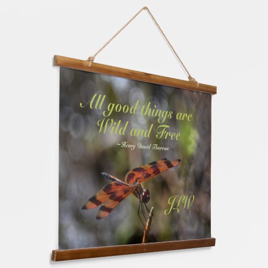 ワイルドフリー引用文トンフライ写真自然 吊り下げ型タペストリー (傾斜あり)