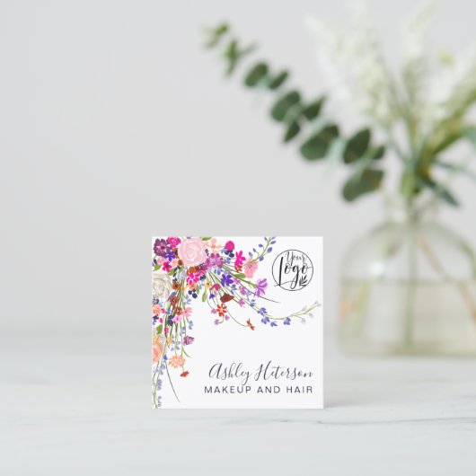 ワイルドフローラピンクのオレンジ色のロゴヘアメイクアップ スクエア名刺 (スタンド正面)