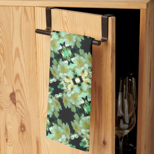 ワイルドホワイトラブリングバラフローラルパターン キッチンタオル (三つ折り)