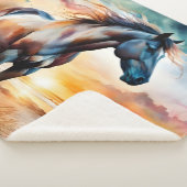 ワイルドホースon草の多い砂丘で夕日 シェルパブランケット (3/4)