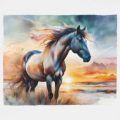 ワイルドホースon草の多い砂丘で夕日 フリースブランケット (正面(横))