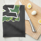 ワイルドミースネークブラックアンドグリーンプリント キッチンタオル (四つ折り)