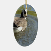 ワイルドライフガチョウが湖、水辺で泳ぐ セラミックオーナメント (右)