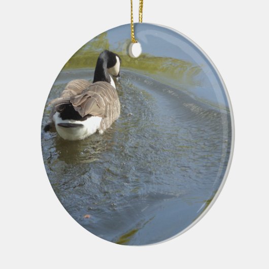 ワイルドライフガチョウが湖、水辺で泳ぐ セラミックオーナメント (左)