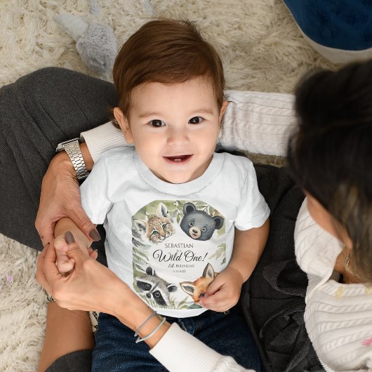 ワイルドワンの一歳の誕生日ウッドランド動物 ベビーTシャツ