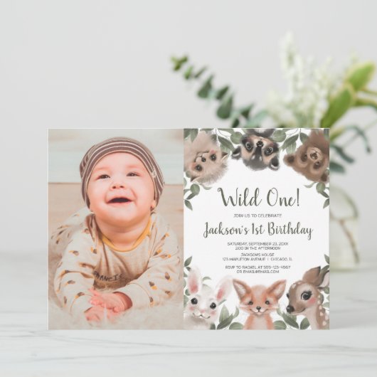 ワイルドワンウッドランド動物の男の子1歳の誕生日の写真 招待状 (スタンド正面)