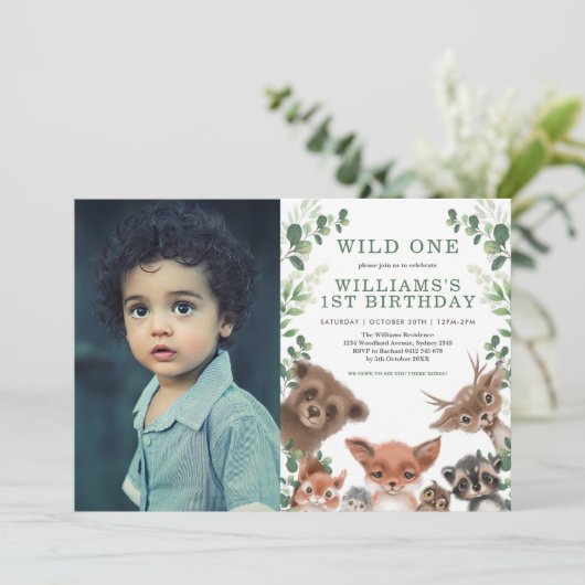 ワイルドワンウッドランド動物緑の誕生日写真 招待状 (スタンド正面)