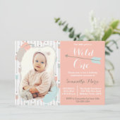 ワイルドワントライバルガールファースト誕生日ピンクフォト 招待状 (スタンド正面)