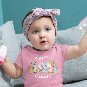 ワイルドワン1歳の誕生日サファリの動物がピンクに蝶々 ベビーボディスーツ