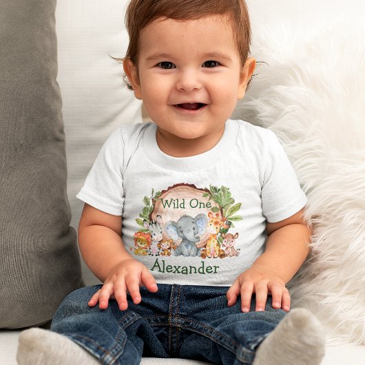 ワイルドワン1歳の誕生日サファリ動物の木の緑 ベビーTシャツ