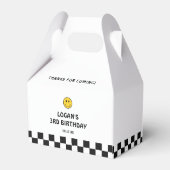 ワイルド・ヤングと三人の少年3歳の誕生日 フェイバーボックス (裏面サイド)