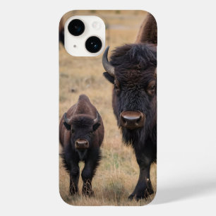 「ワイルド・ラブ:バイソンと彼女のふくらはぎ」 Case-Mate iPhone 14ケース