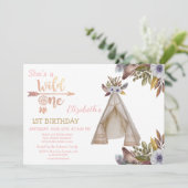 ワイルド・ワン、アローズ、テント、花、ボーホー・バースデー 招待状 (スタンド正面)