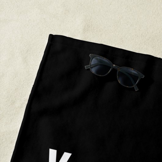 ワインおもしろい引用文 – ヨガクラス?グラスを注ぐ ビーチタオル (インサイチュ)