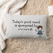 ワインとスニーカーで女の子を突き刺す ランバークッション (ブランケット)