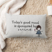 ワインとスニーカーで女の子を突き刺す ランバークッション (ブランケット)