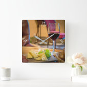 ワインとチーズの静物撮モダン影 スクエア壁時計 (ホーム)