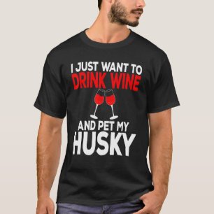 ワインとハスキーのシベリアTを飲む Tシャツ