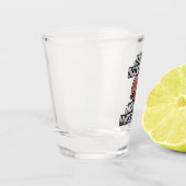 ワインと殺人ショーに気を取られる ショットグラス (左)