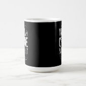 ワインと犯罪の夜 – おもしろい真の犯罪 コーヒーマグカップ (中央)