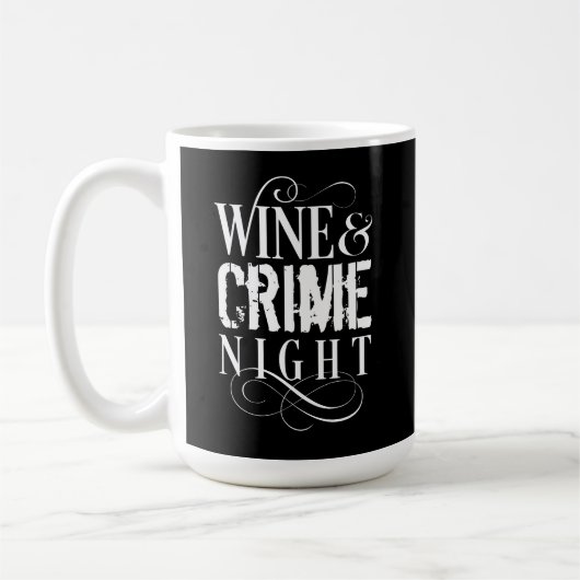 ワインと犯罪の夜 – おもしろい真の犯罪 コーヒーマグカップ (左)
