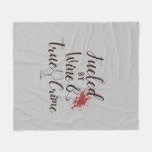 「ワインと真の犯罪に煽られる」フリースブランケット フリースブランケット (正面(横))