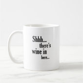 ワインのここに-おもしろいな引用文があります コーヒーマグカップ (左)