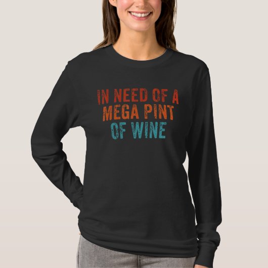 ワインの日の飲み物のメガパイントを必要としている Tシャツ (正面)