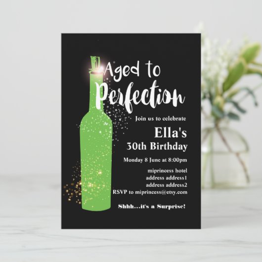 ワインの誕生日の招待、完璧に熟成 招待状 (スタンド正面)