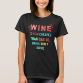 ワインは今ガスよりも安いので、飲み物は運転しない Tシャツ (正面)