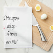 ワインは年齢、ユーモアのあるな芸術のギフトと改良します キッチンタオル (四つ折り)